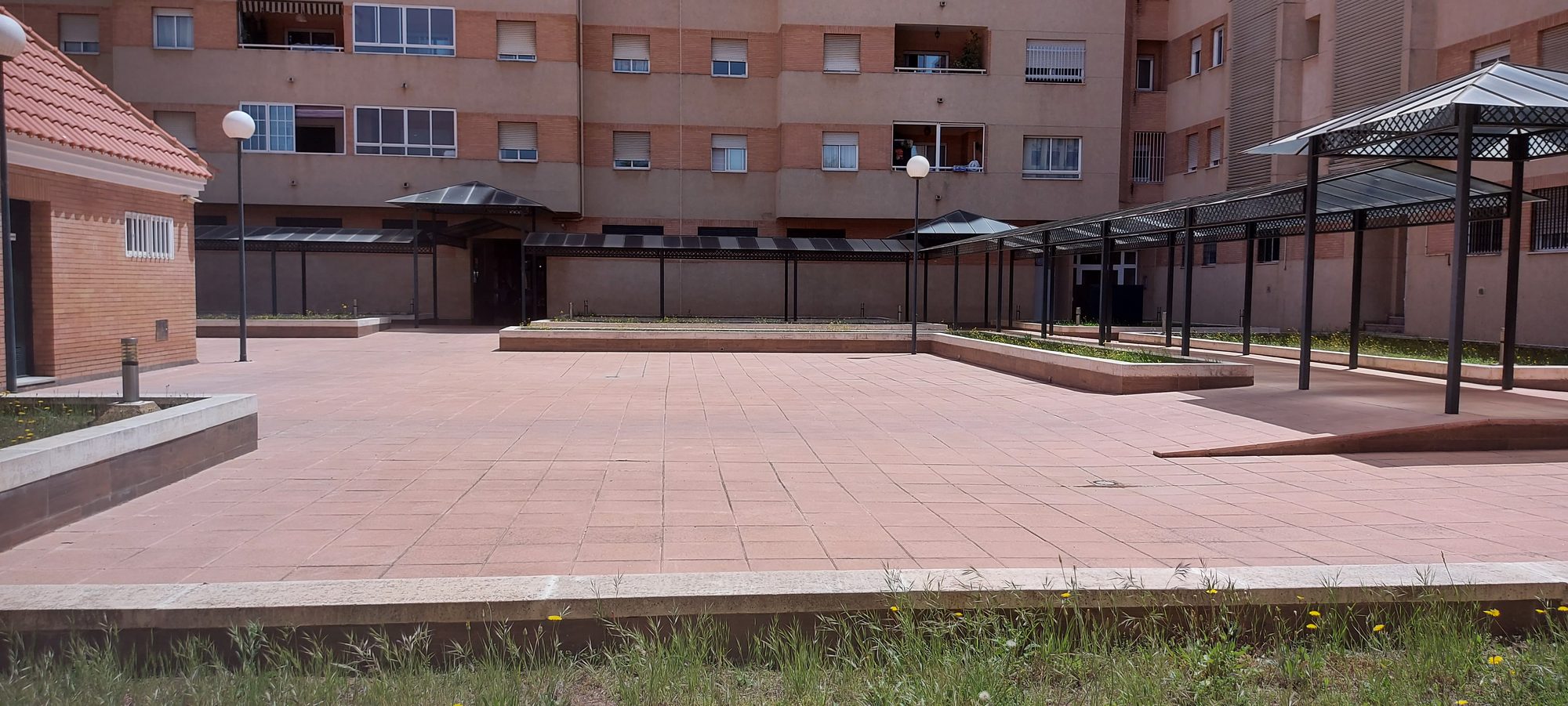 Ajardinamiento de la comunidad Covadonga