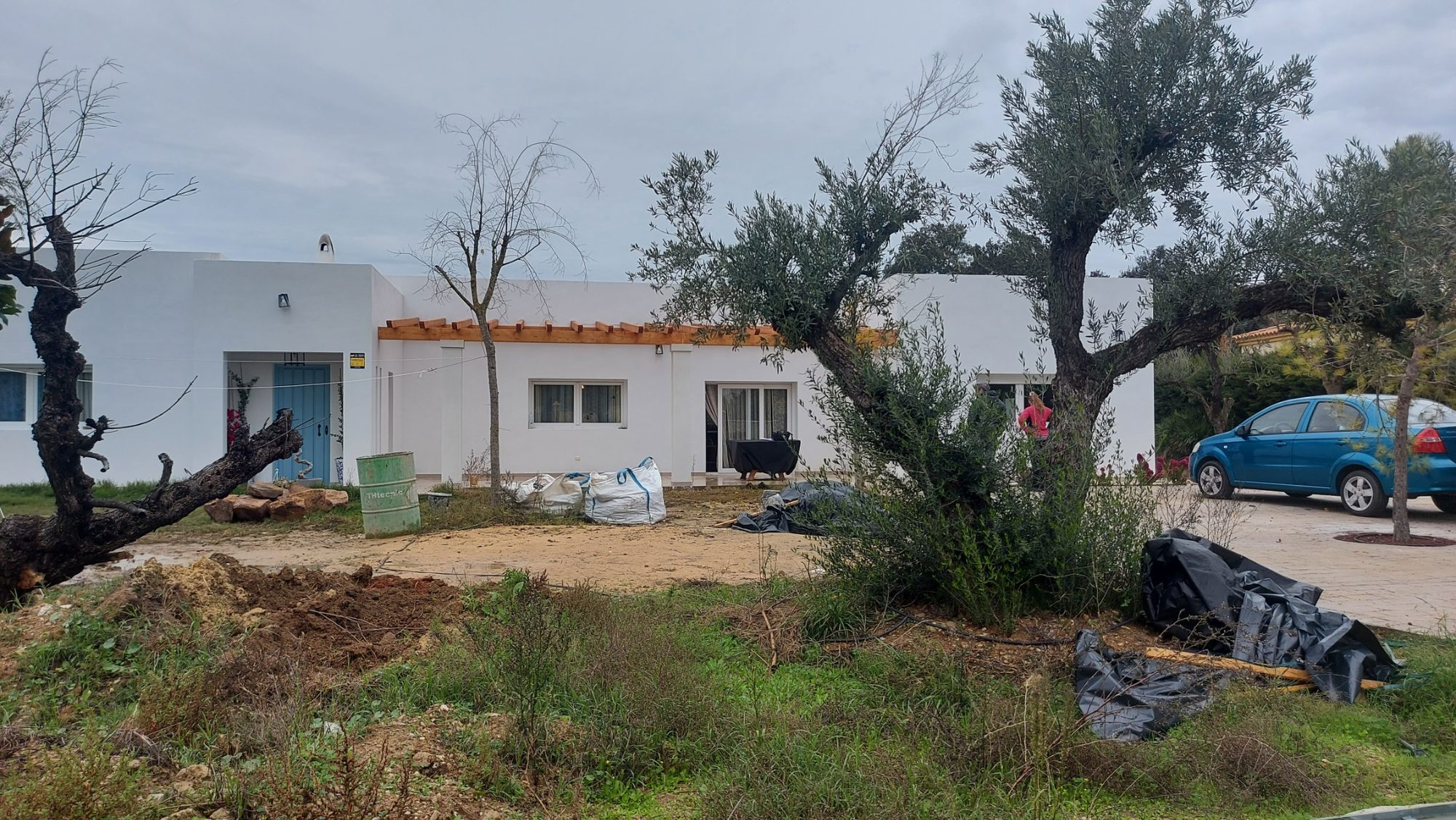 Jardín mediterráneo en Avutarda 11 · Sanlúcar la Mayor, Sevilla (imagen 1)