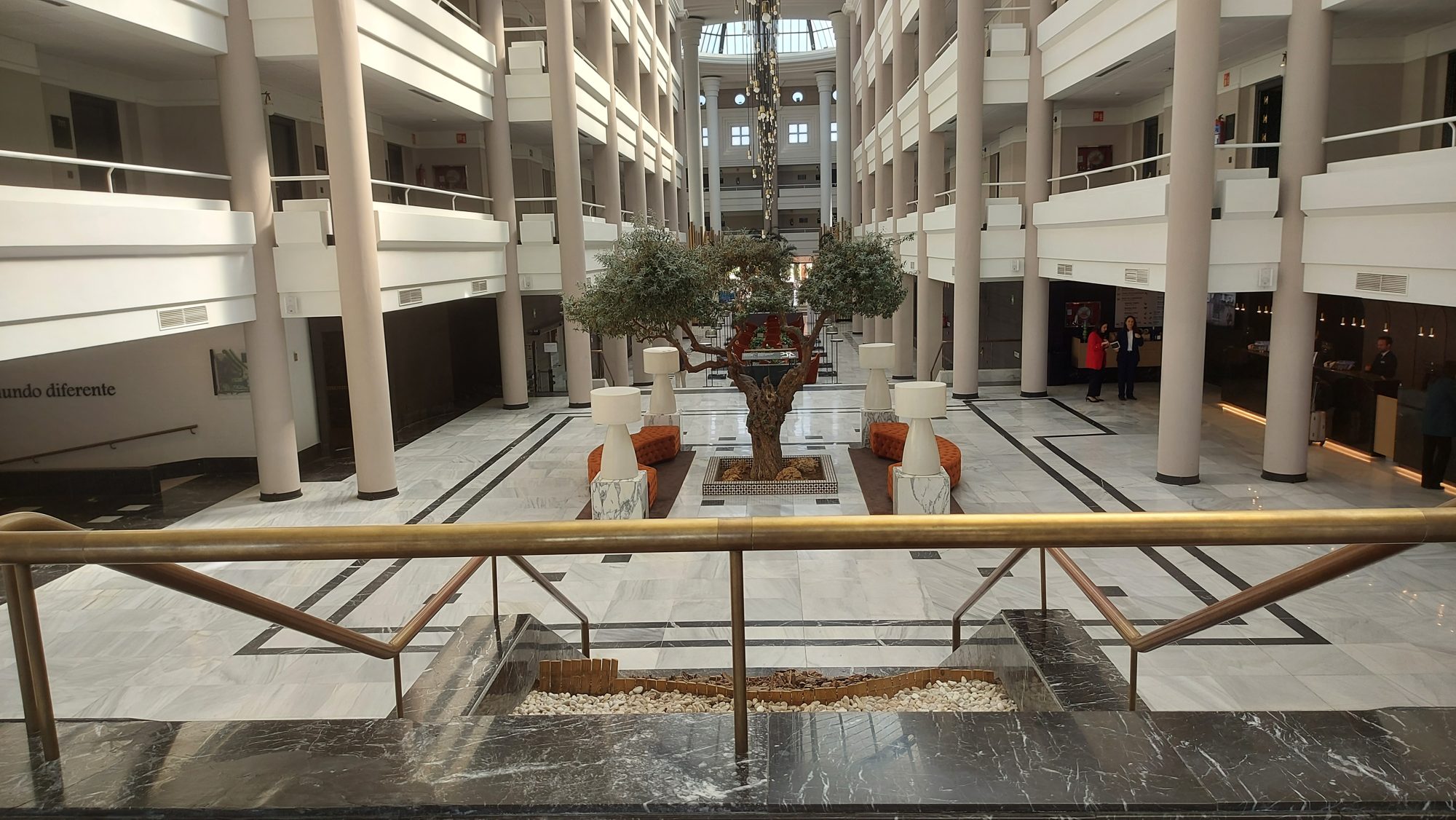 Exteriores del Hotel Alcora — paisajismo de Verde Consciente en San Juan de Aznalfarache (6)