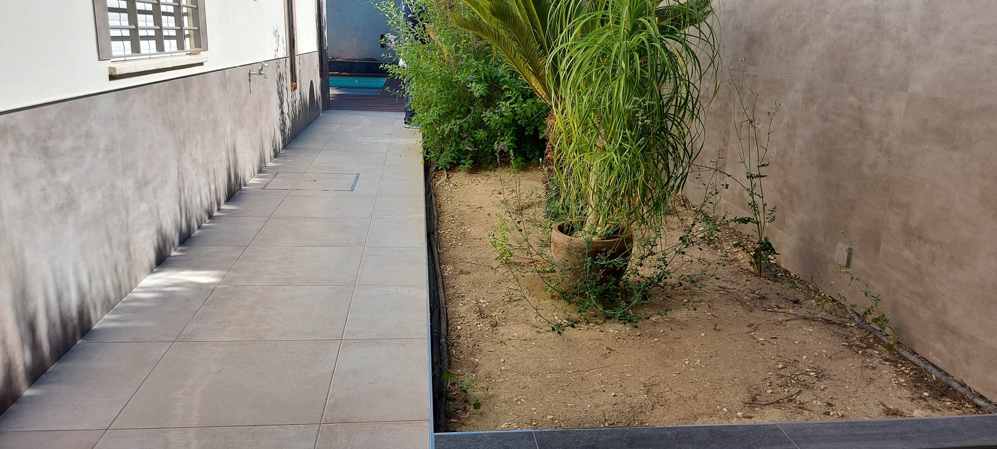 Jardín privado de carácter naturalista en el Aljarafe sevillano — Espartinas, Sevilla · fotografía 8