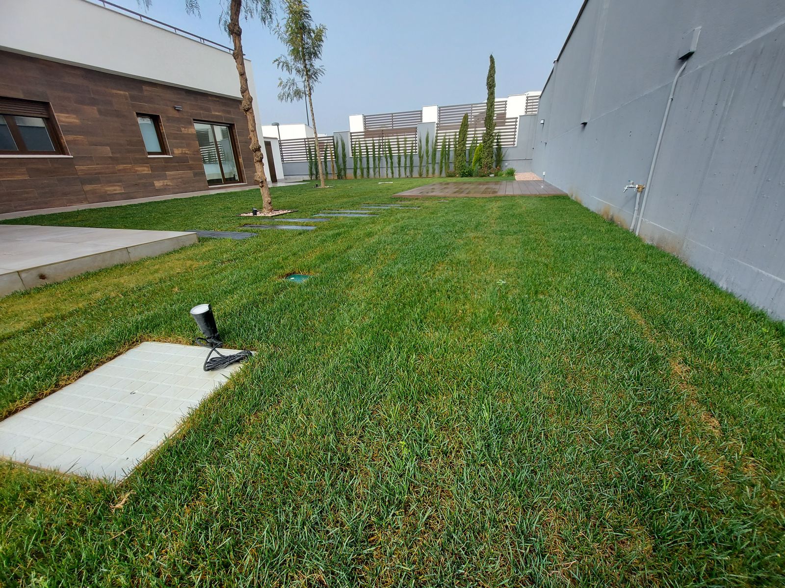 Jardín contemporáneo en Entrenúcleos — detalle 5