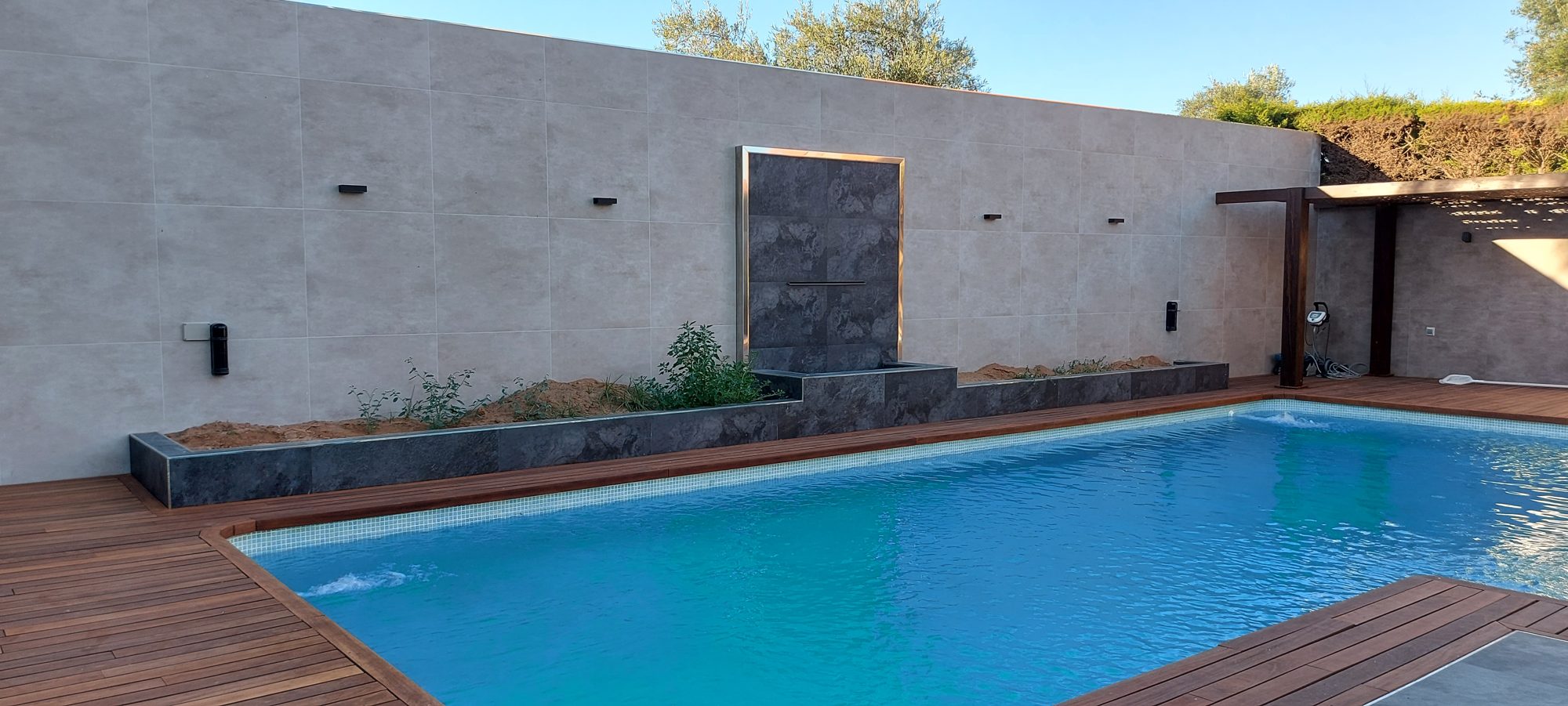 Jardín privado de carácter naturalista en el Aljarafe sevillano — Espartinas, Sevilla · fotografía 1