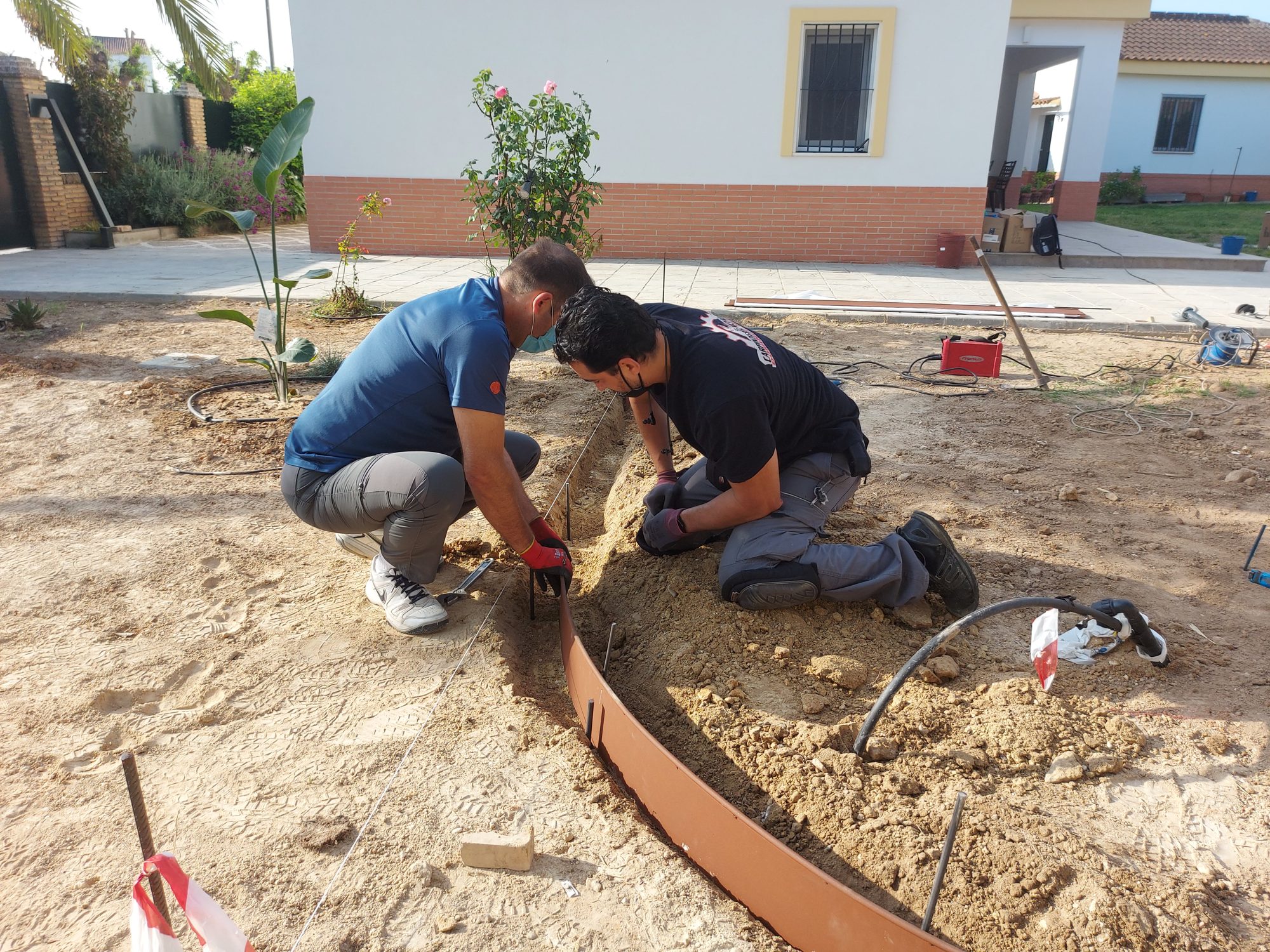 Creación de jardín en Villanueva del Ariscal — Villanueva del Ariscal, Sevilla · fotografía 4