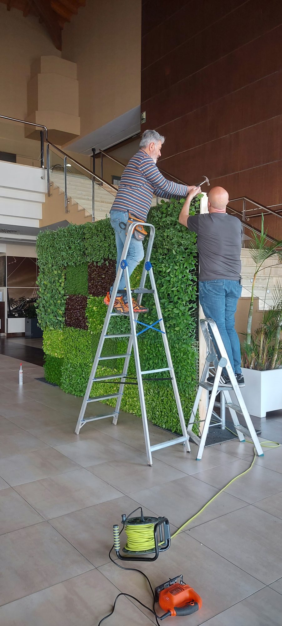 Jardín corporativo Grafidec — paisajismo de Verde Consciente en Sevilla (2)