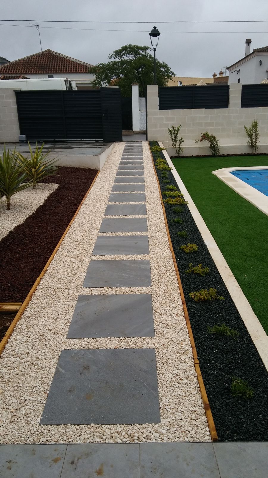 Jardín residencial en La Colina — detalle 2