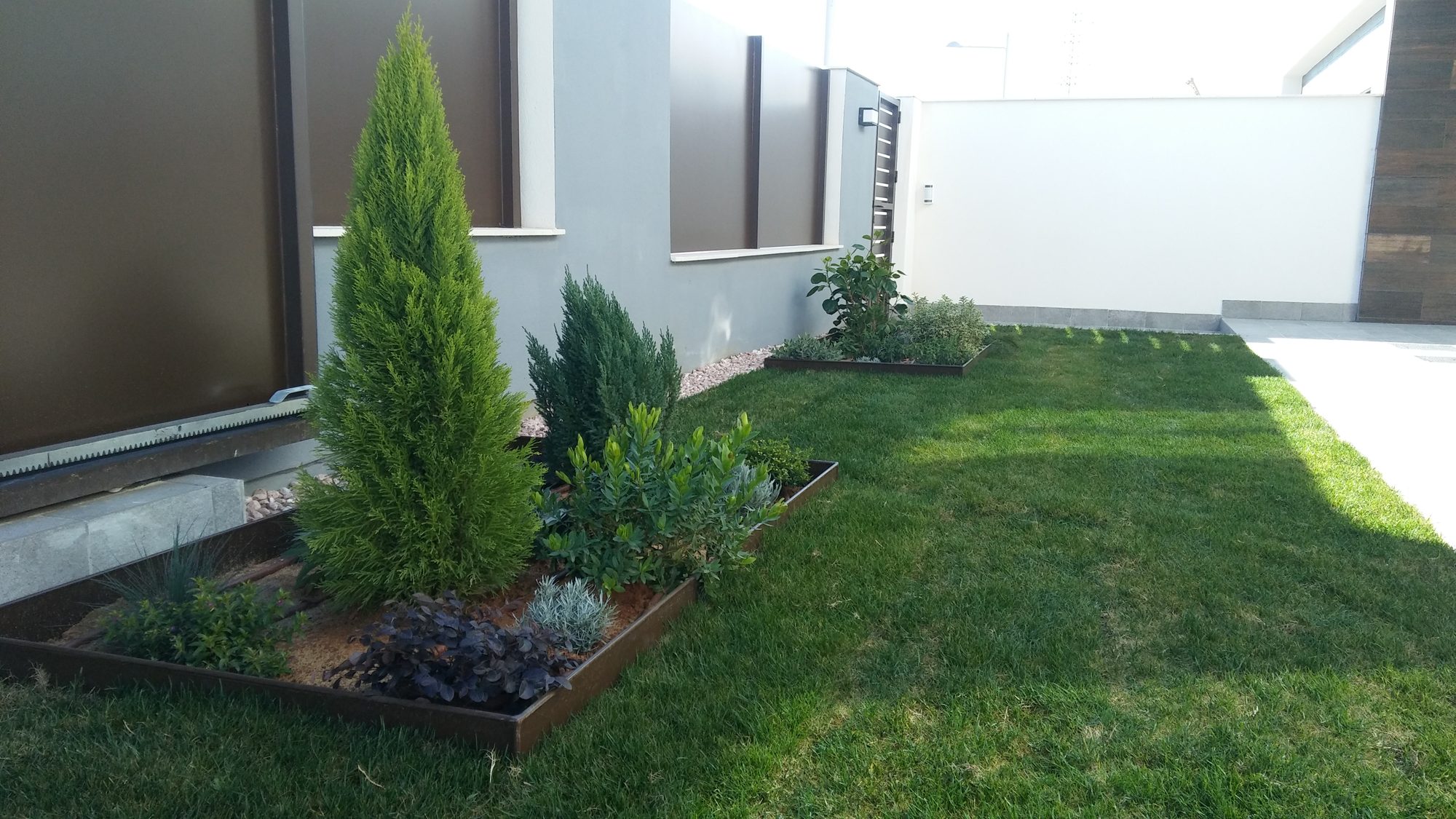 Jardín contemporáneo en Entrenúcleos — Dos Hermanas, Sevilla · fotografía 1