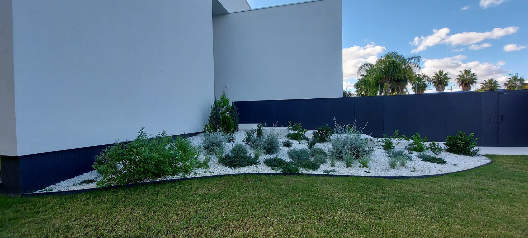 Jardín mediterráneo en Cantera Blanca — Camas, Sevilla · fotografía 6