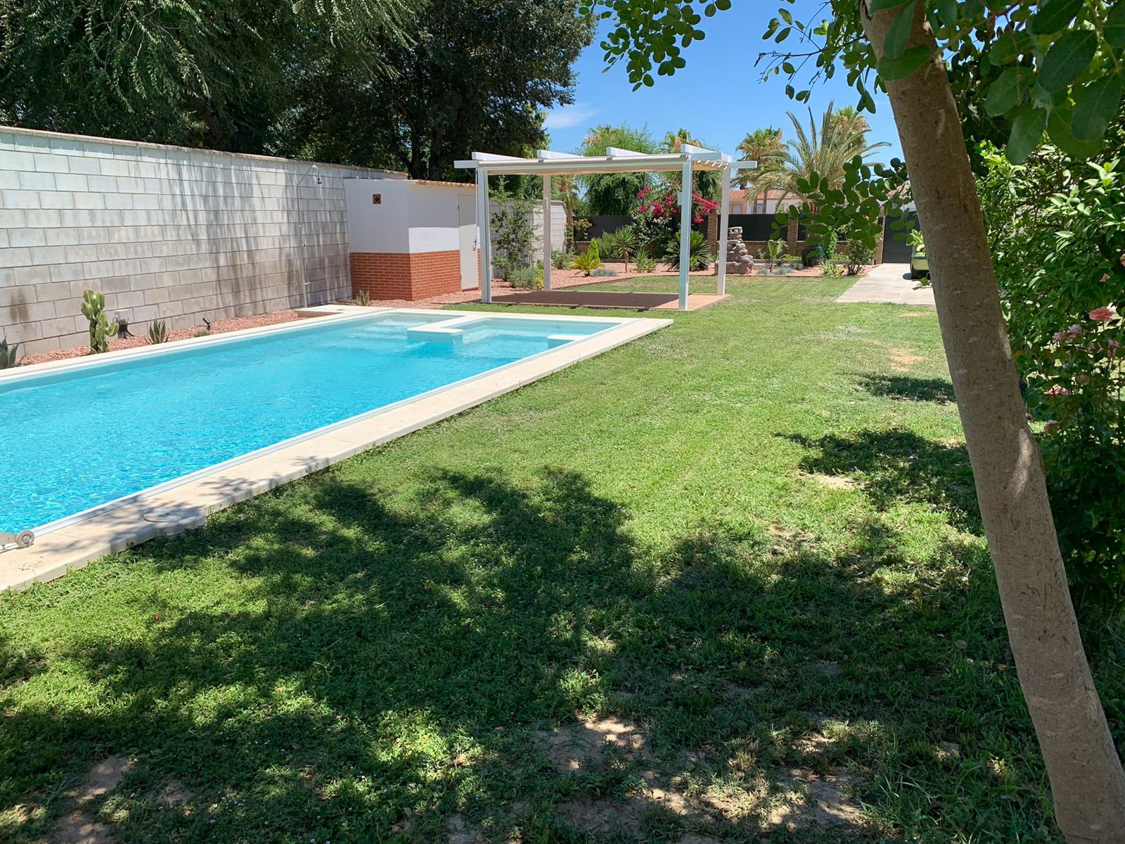 Creación de jardín en Villanueva del Ariscal