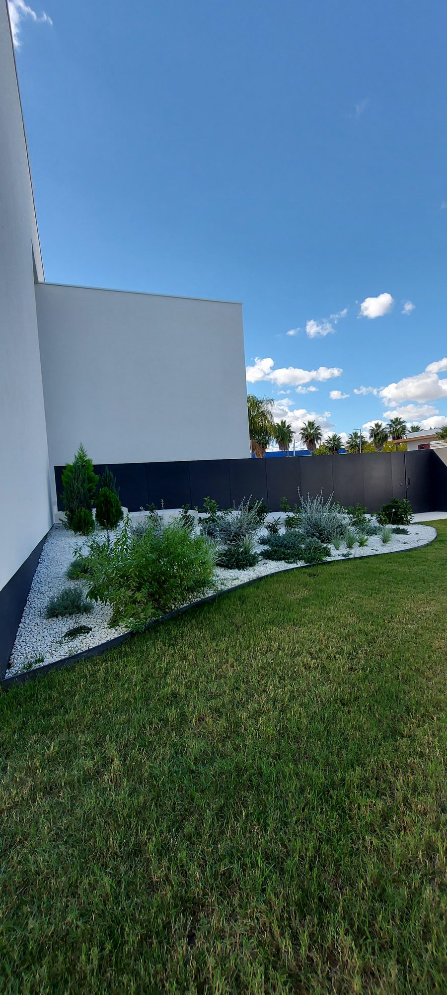 Jardín mediterráneo en Cantera Blanca — Camas, Sevilla · fotografía 5
