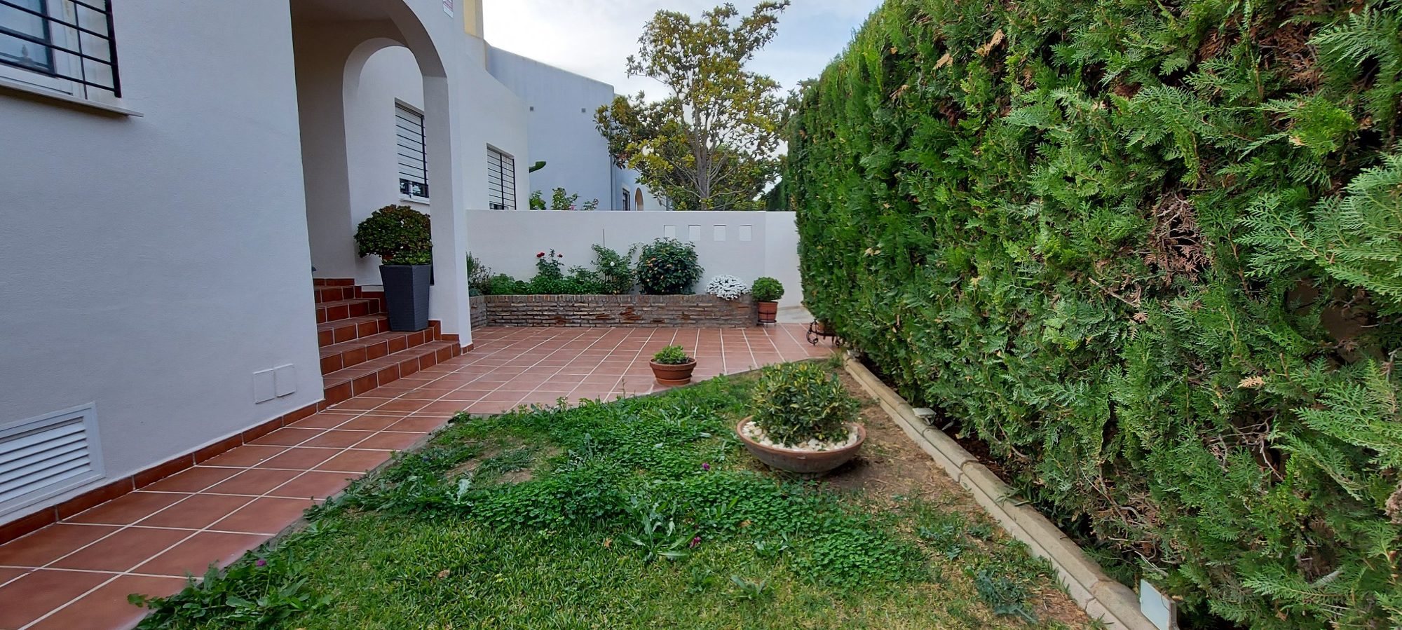 Renovación de jardín privado en Espartinas — Espartinas, Sevilla · fotografía 1