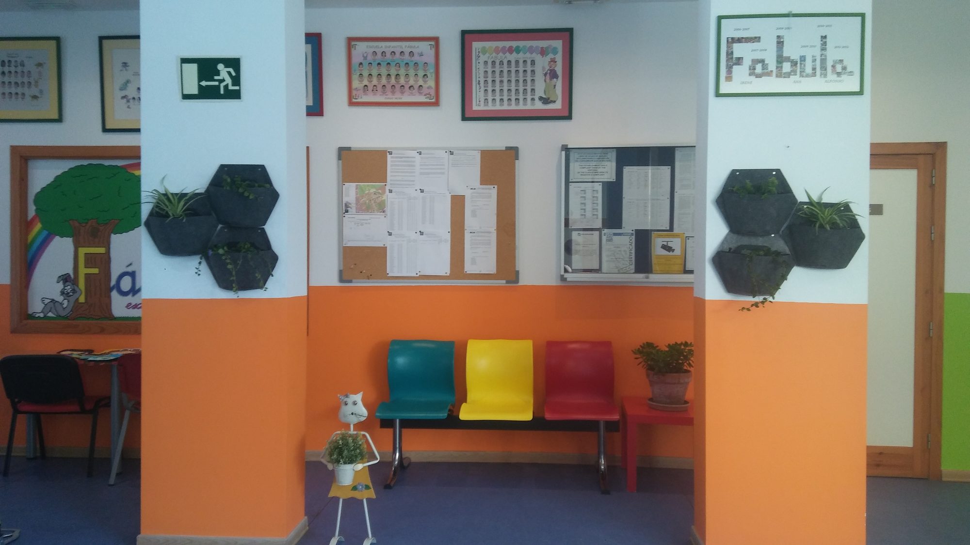 Jardín vertical en el CEIP Fábula · Sevilla (imagen 2)